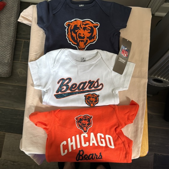 NFL CHICAGO BEARS 3-PIECE BABY SET MERCHANDISE - Picture 7 of 9
